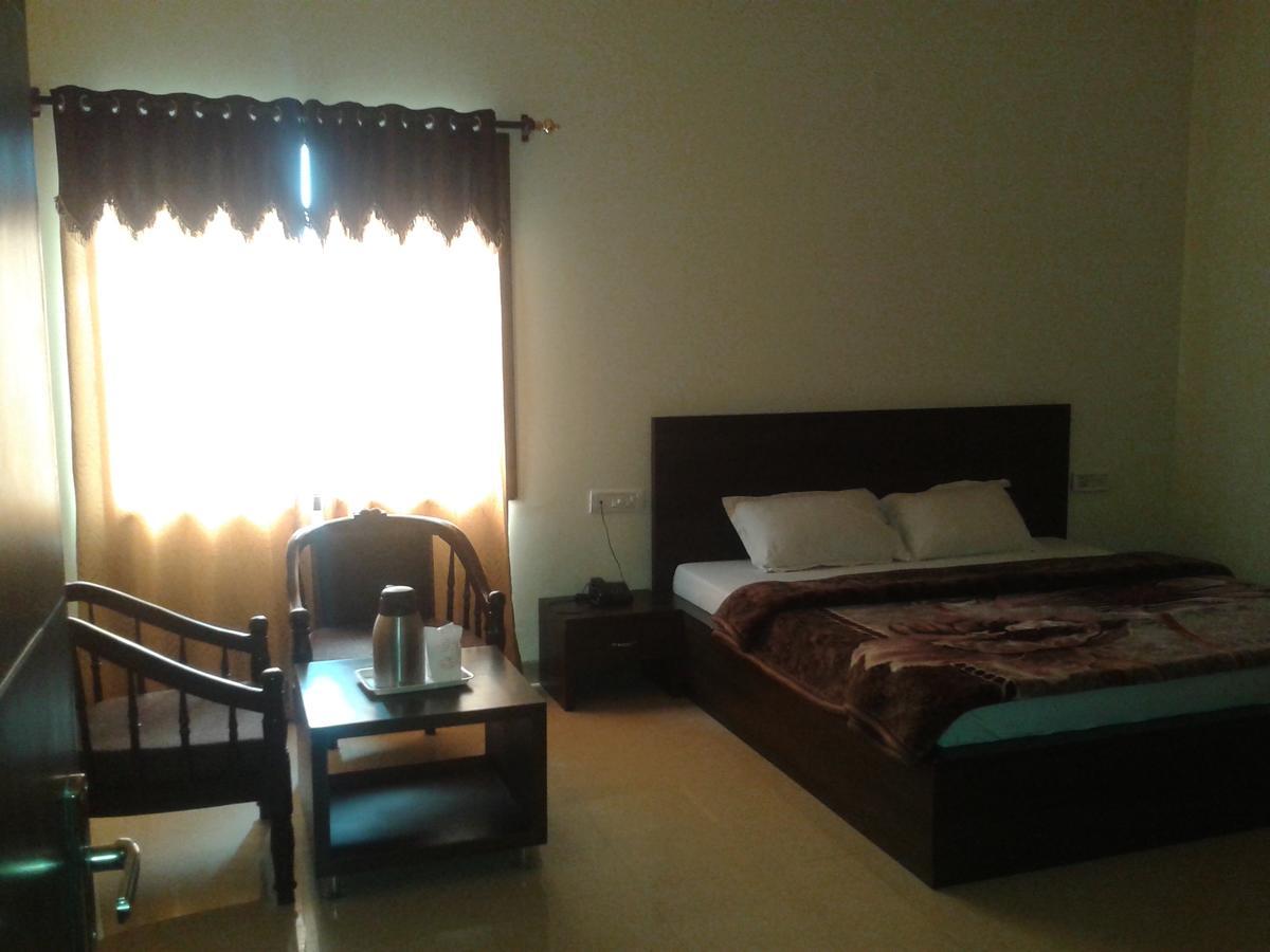 Hotel Milan Palace Amritsar Zimmer foto